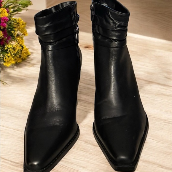 Vince Camuto Nerlinji Elegant Black Women's Ankle Boots. Like New. - Picture 3 of 16